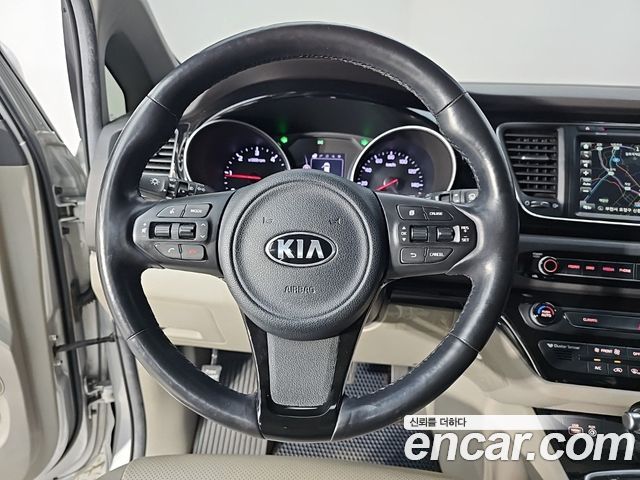 Kia Carnival 11-seater Prestige 2015 — фото 9