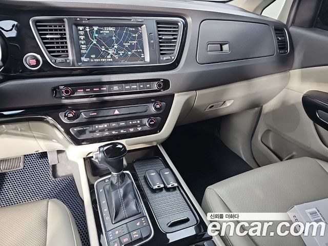 Kia Carnival 11-seater Prestige 2015 — фото 10