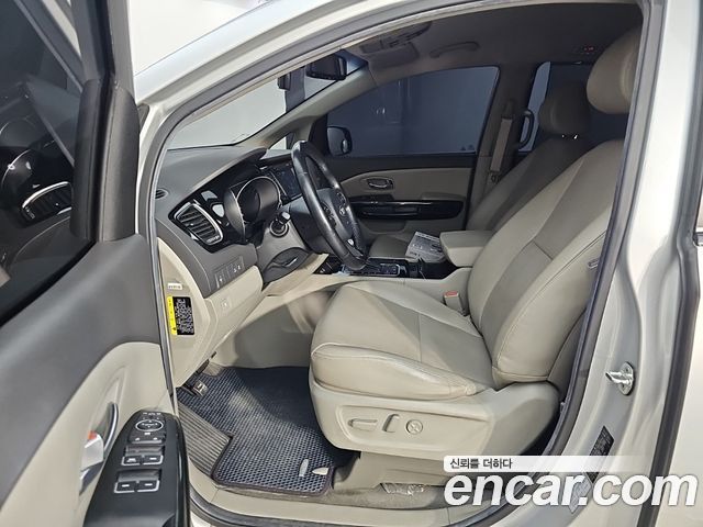 Kia Carnival 11-seater Prestige 2015 — фото 15