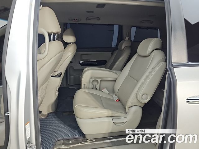 Kia Carnival 11-seater Prestige 2015 — фото 16