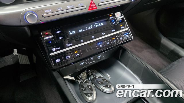 Hyundai Grandeur (GN7) 2,5 Gasoline 2WD Premium 2023 — фото 18