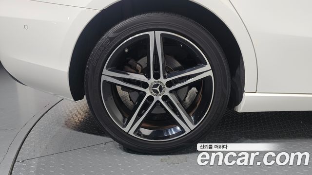 Mercedes-Benz A-Class (W177) A250 4MATIC Sedan 2020 — фото 5