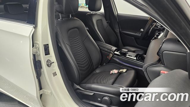 Mercedes-Benz A-Class (W177) A250 4MATIC Sedan 2020 — фото 12