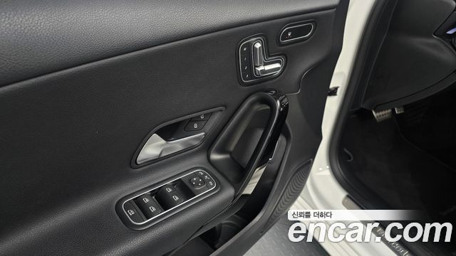 Mercedes-Benz A-Class (W177) A250 4MATIC Sedan 2020 — фото 27