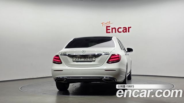 Mercedes-Benz E-Class (W213) E300 4MATIC Exclusive 2017 — фото 4