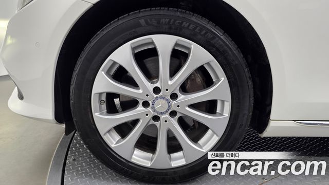 Mercedes-Benz E-Class (W213) E300 4MATIC Exclusive 2017 — фото 5