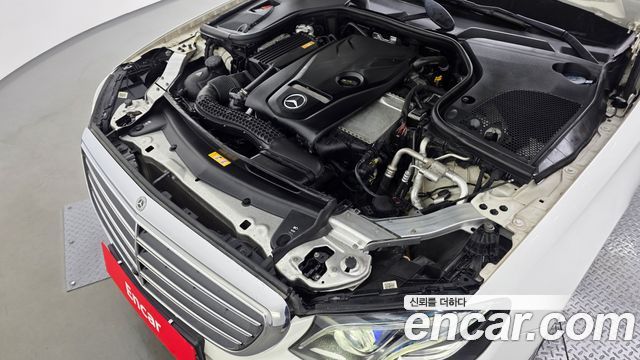 Mercedes-Benz E-Class (W213) E300 4MATIC Exclusive 2017 — фото 6