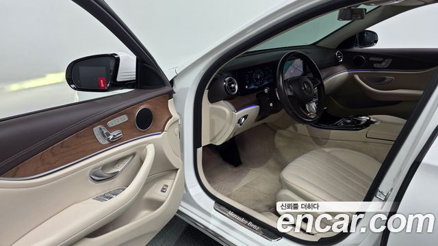 Mercedes-Benz E-Class (W213) E300 4MATIC Exclusive 2017 — фото 10