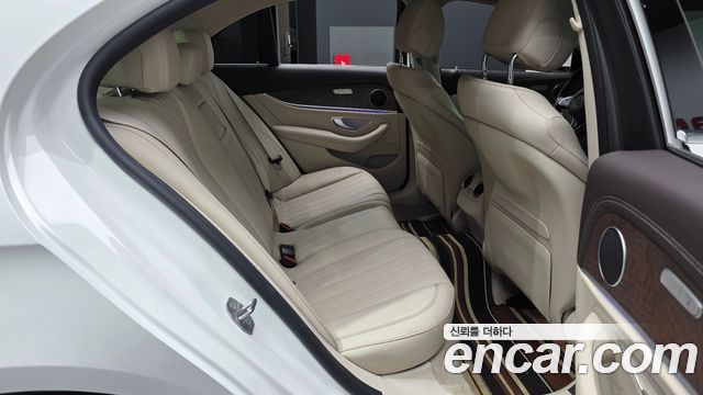Mercedes-Benz E-Class (W213) E300 4MATIC Exclusive 2017 — фото 12