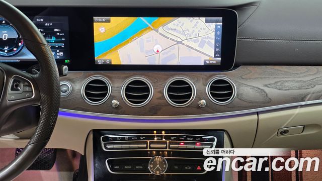 Mercedes-Benz E-Class (W213) E300 4MATIC Exclusive 2017 — фото 14