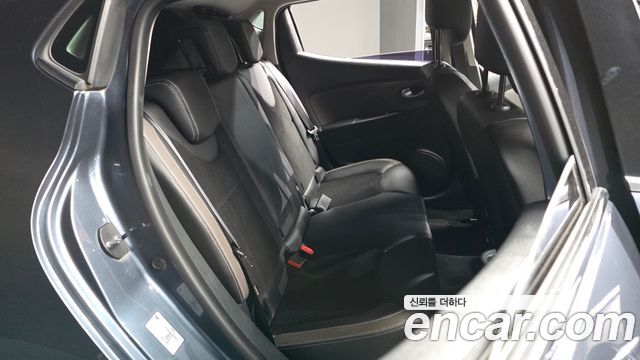 Renault Korea Clio Intens 2018 — фото 16