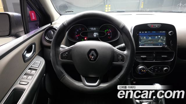 Renault Korea Clio Intens 2018 — фото 17