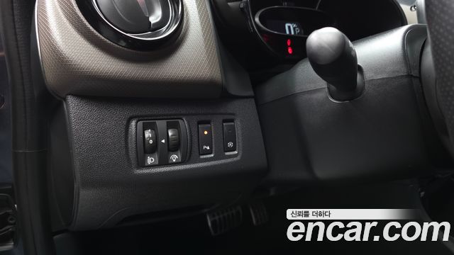 Renault Korea Clio Intens 2018 — фото 36