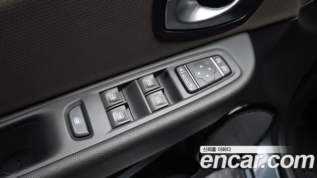 Renault Korea Clio Intens 2018 — фото 37