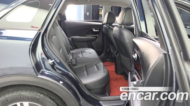 Kia Niro 1.6 HEV Prestige 2020 — фото 12