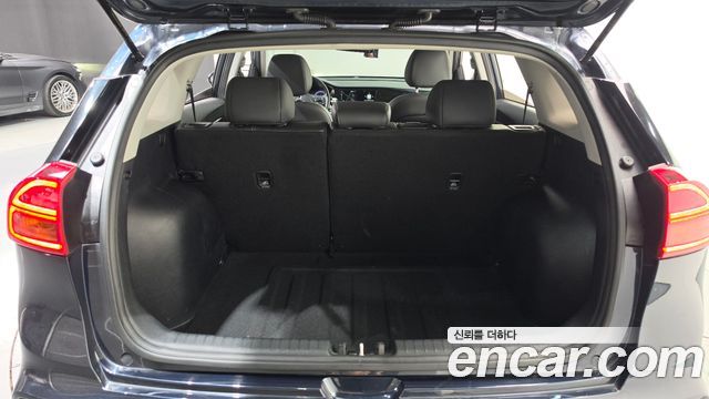 Kia Niro 1.6 HEV Prestige 2020 — фото 20
