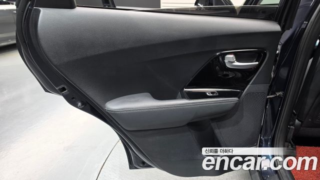 Kia Niro 1.6 HEV Prestige 2020 — фото 25