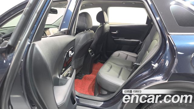 Kia Niro 1.6 HEV Prestige 2020 — фото 26