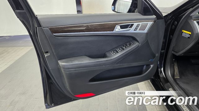 Genesis G80 3.3 GDI AWD Premium Luxury 2018 — фото 24