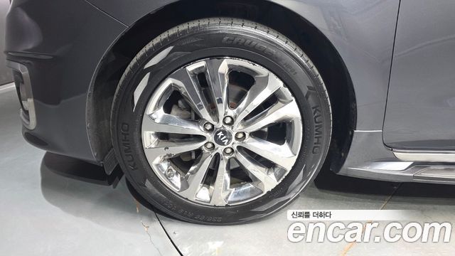 Kia Carnival 9-seater Noblesse 2015 — фото 5
