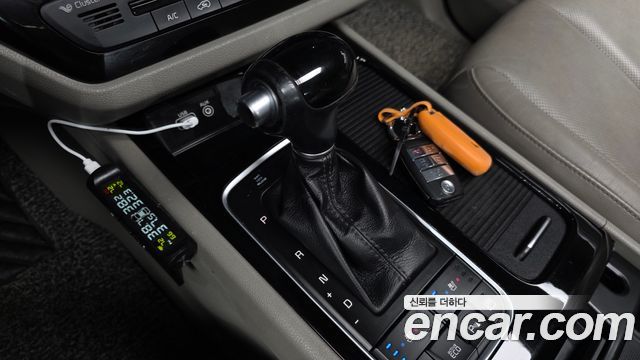 Kia Carnival 9-seater Noblesse 2015 — фото 9