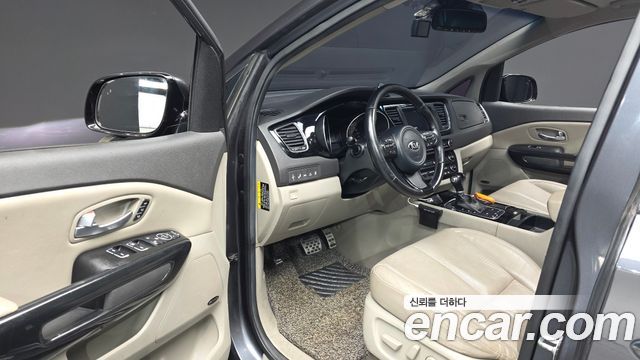 Kia Carnival 9-seater Noblesse 2015 — фото 10