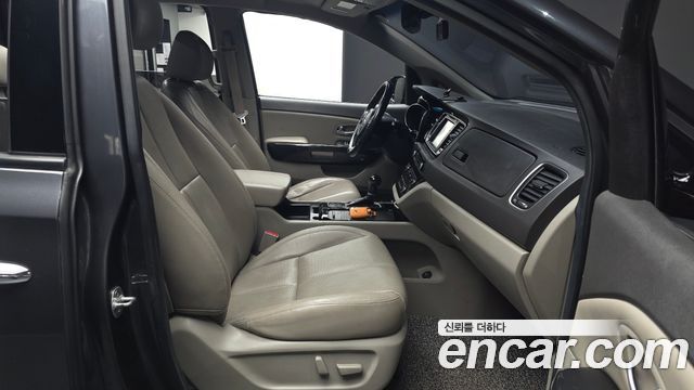 Kia Carnival 9-seater Noblesse 2015 — фото 11