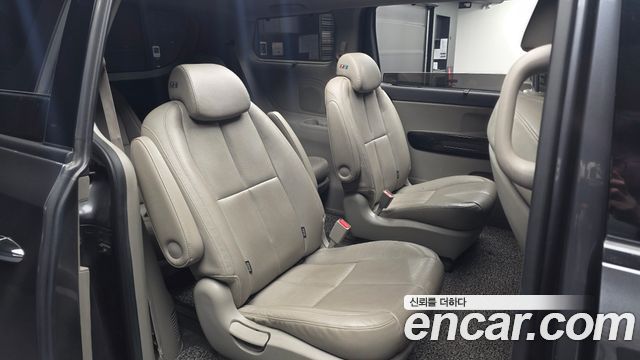 Kia Carnival 9-seater Noblesse 2015 — фото 12