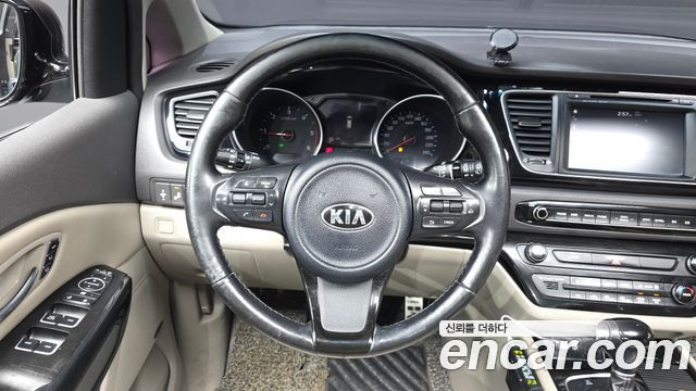 Kia Carnival 9-seater Noblesse 2015 — фото 13