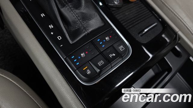 Kia Carnival 9-seater Noblesse 2015 — фото 19