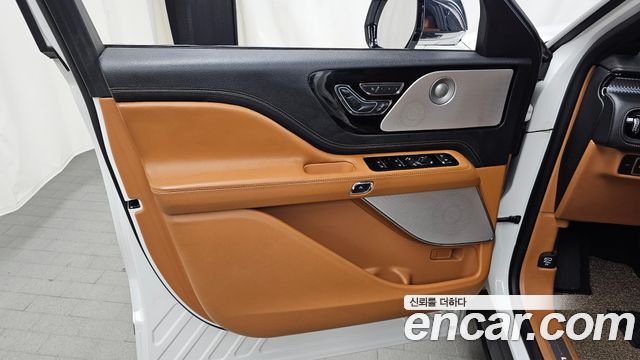 Lincoln Aviator (II) 3.0 Black Label AWD 2021 — фото 24