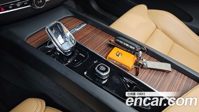 Volvo XC60 (II) B6 Ultimate Bright 2023 — фото 9