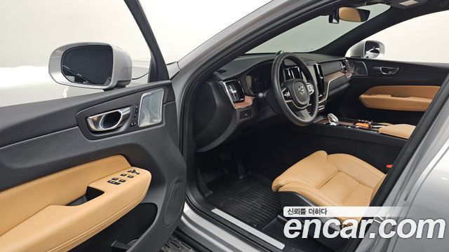 Volvo XC60 (II) B6 Ultimate Bright 2023 — фото 10