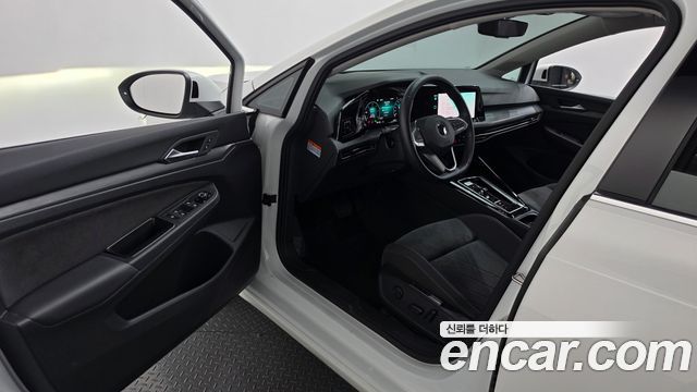 Volkswagen Golf (VIII) 2.0 TDI Prestige 2023 — фото 10