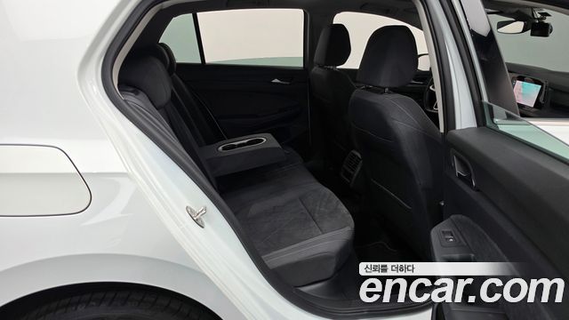 Volkswagen Golf (VIII) 2.0 TDI Prestige 2023 — фото 12