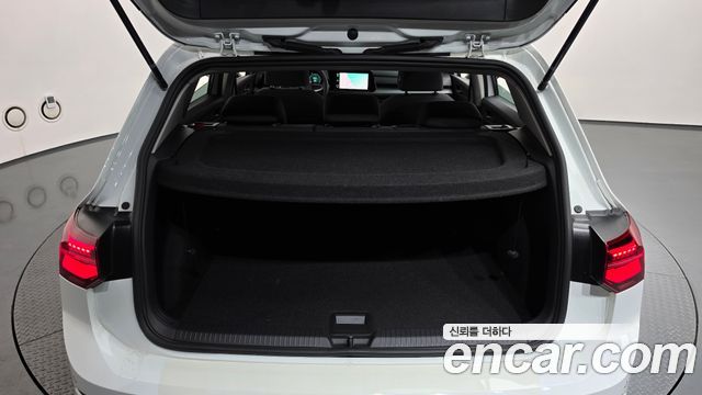 Volkswagen Golf (VIII) 2.0 TDI Prestige 2023 — фото 20