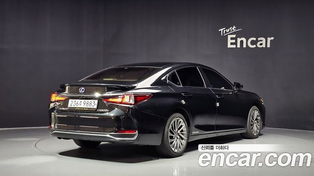 Lexus ES300h (VII) Executive 2021 — фото 2
