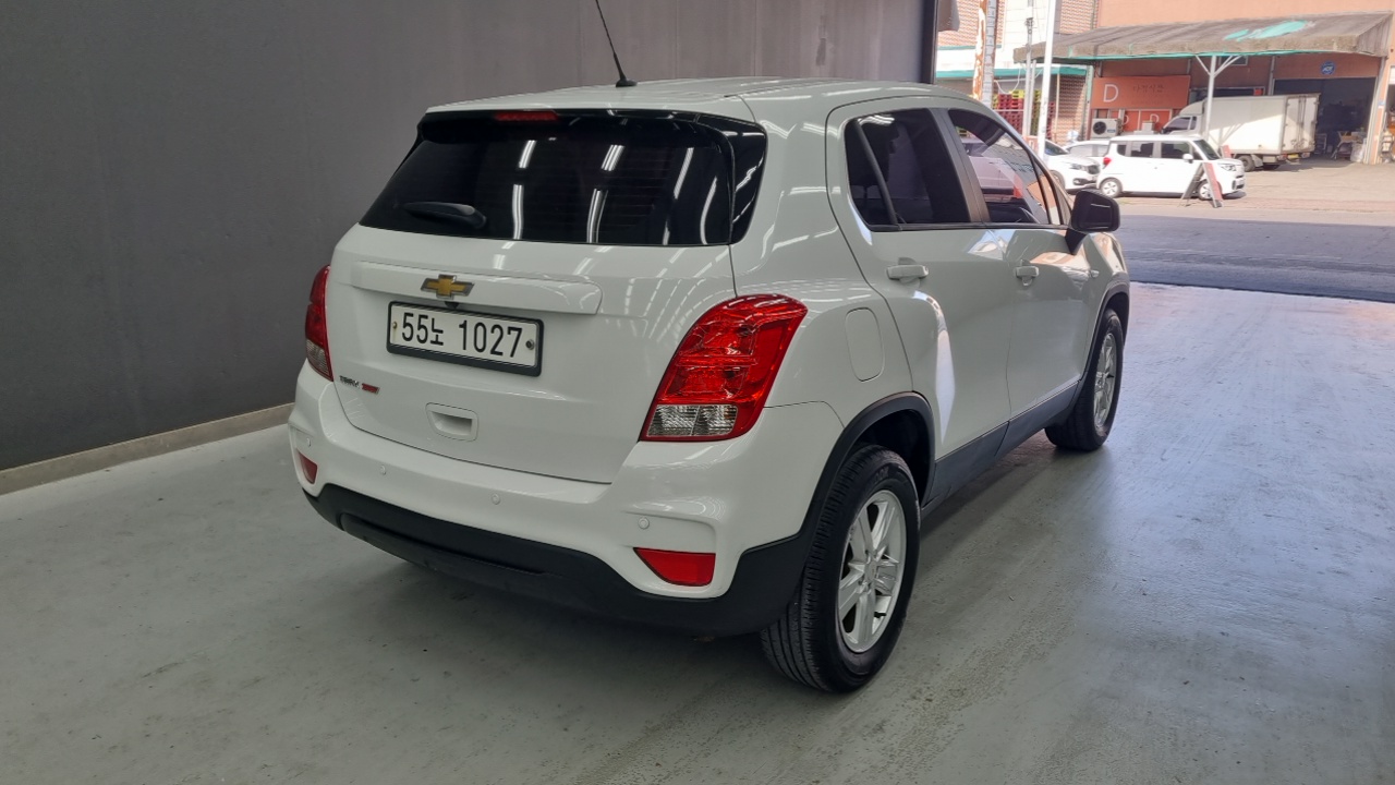 Chevrolet Trax 1.4 LS Deluxe 2019 — фото 2