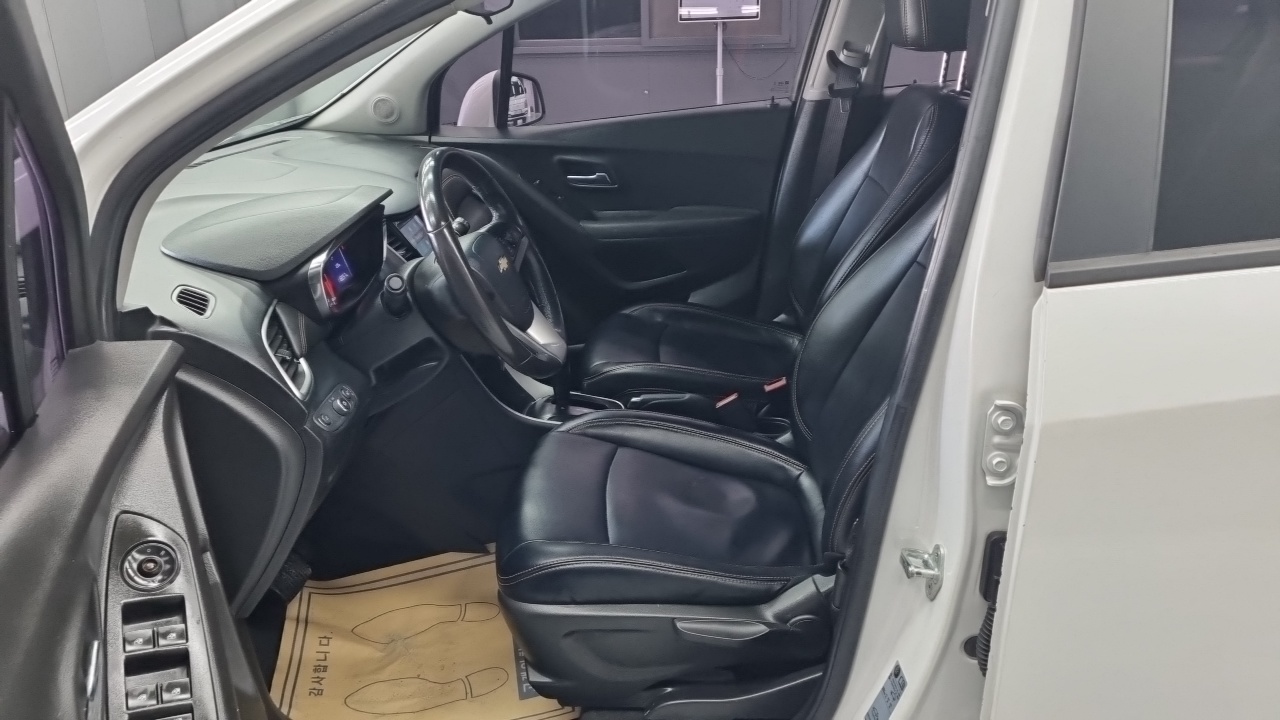 Chevrolet Trax 1.4 LS Deluxe 2019 — фото 15