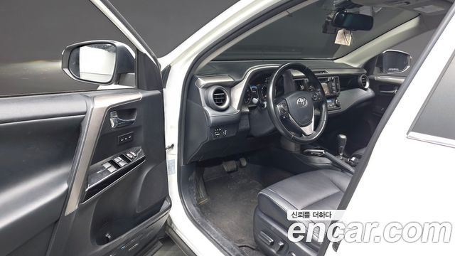 Toyota RAV4 2.5 2WD 4th 2018 — фото 10
