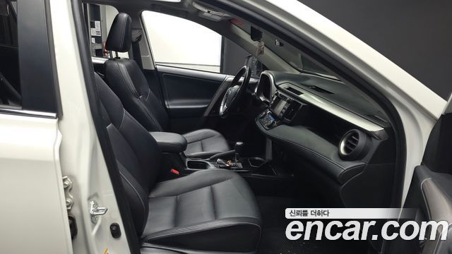 Toyota RAV4 2.5 2WD 4th 2018 — фото 11