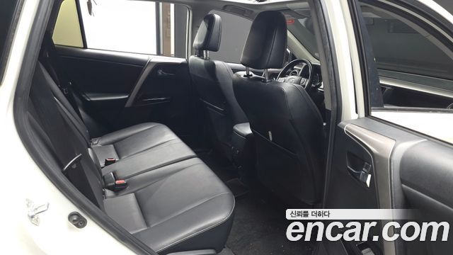 Toyota RAV4 2.5 2WD 4th 2018 — фото 12