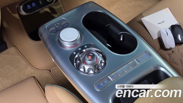 Genesis GV60 Standard AWD 2022 — фото 9