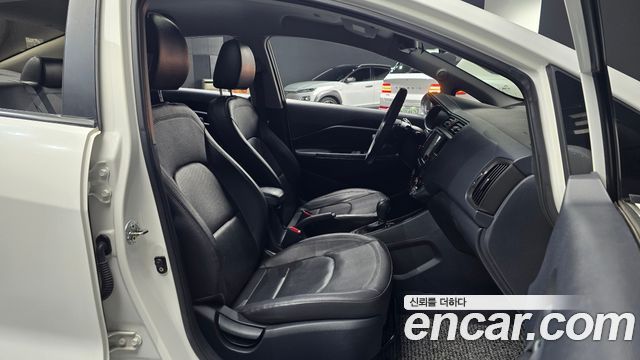 Kia Pride 1.6 GDI Sedan Prestige 2013 — фото 10