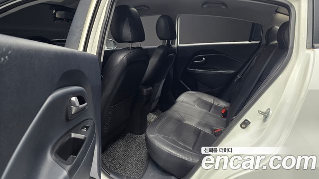 Kia Pride 1.6 GDI Sedan Prestige 2013 — фото 12
