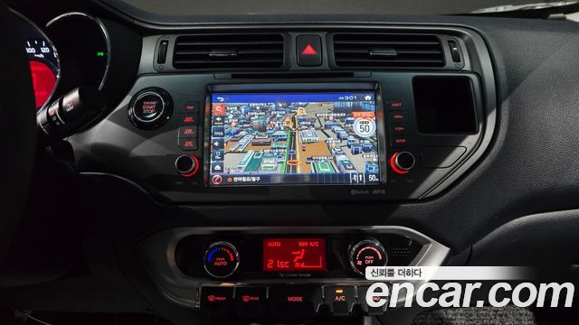 Kia Pride 1.6 GDI Sedan Prestige 2013 — фото 15