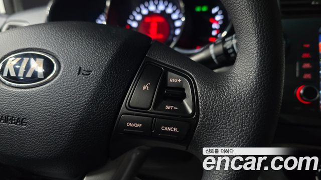 Kia Pride 1.6 GDI Sedan Prestige 2013 — фото 18