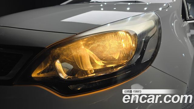 Kia Pride 1.6 GDI Sedan Prestige 2013 — фото 22