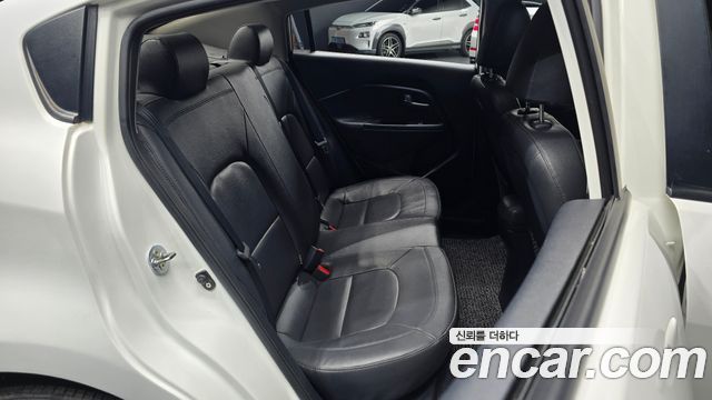Kia Pride 1.6 GDI Sedan Prestige 2013 — фото 26