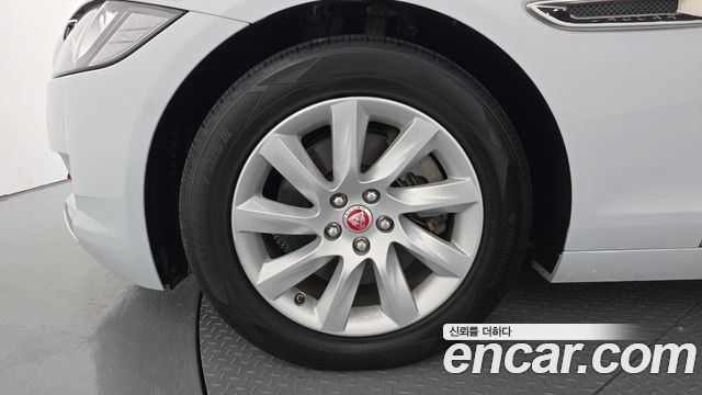 Jaguar XF (X260) 20d Prestige AWD 2017 — фото 5